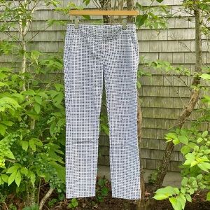 Adrienne Vittadini White Cropped Cotton Pants With Navy Blue Pattern. Size 2